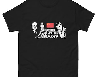 Maglietta "Non abbiamo iniziato il fuoco" / "Harry Truman, Doris Day, Red China, Johnny Ray" / Maglietta con testo di History Music