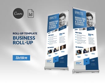 Könnte beinhalten: Zwei Roll-up-Banner mit dem Text "2029 MARKETING TRENDS IN A GLOBAL ECONOMY". Die Banner sind blau und weiß und zeigen ein Foto eines Mannes. Die Maße sind 80x200cm.