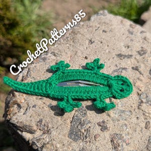 Lizard: Hair Clip crochet pattern PDF in English (US).