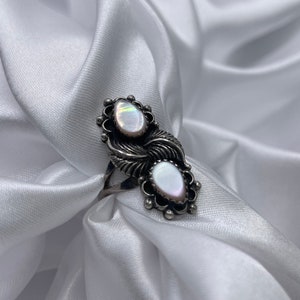Nachlassschmuck. Mondstein Sterling Silber Ring. Blatt 925 Silber Vintage Ring. Regenbogen Mondstein zierlich und einzigartiger Ring. Doppelter Mondstein