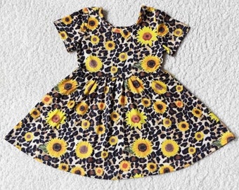 Robe tournesol à manches courtes