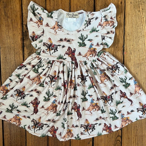 Western Cowboy Kleid mit flatternden Ärmeln