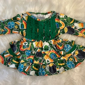 St. Patricks Day Glücksbringer Milch Seidenkleid