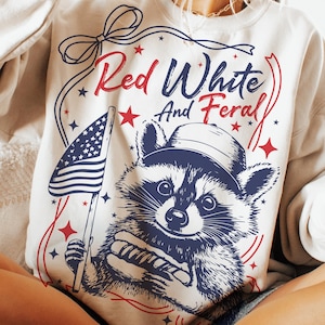 Rouge blanc et sauvage png, chemise USA drôle, chemise drôle de raton laveur, 4 juillet téléchargement numérique, PNG sauvage, hot-dog raton laveur png, Merica png