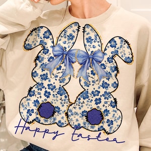 Vrolijk Pasen png, chinoiseriekonijntje met blauwe bloemen png, Grand Millennial Easter png, blauw toile paaskonijn png, paascoquette png, meisjes