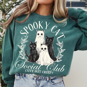 Spooky Cat Social Club png, Ghots Cat png, rétro halloween png, tendance png, gothique png, chat noir png, maman chat png, chat Halloween maman png