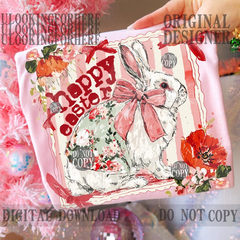 K&ouml;nnte beinhalten: Ein rosa Grafik mit einem wei&szlig;en Hasen mit einer gro&szlig;en rosa Schleife und floralen Akzenten. Die Worte "Happy Easter" sind in Rot, mit dem Text "Original Designer" und "Digital Download".