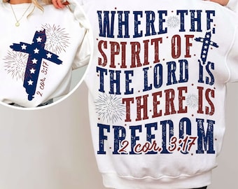 Puede incluir: Sudadera blanca con un diseño de bandera americana roja, blanca y azul y el texto "Where the Spirit of the Lord is There is Freedom 2 cor. 3:17".
