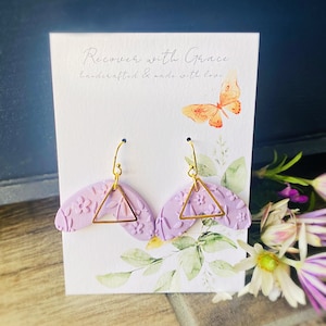 Lila Blumen Dreieck Ohrringe