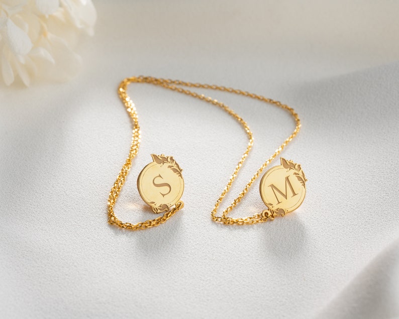 Marié personnalisé Épingle de collier de broche de lettres initiales de mariée, épingle de chaîne de veste d'initiales personnalisées, épingles de mariage, cadeaux pour le marié, cadeau de mariage image 2