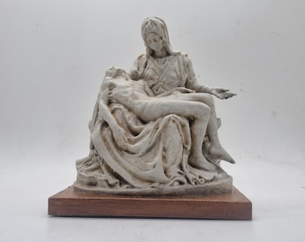 ミケランジェロのピエタ。手描きの3D彫刻。大理石またはブロンズ製