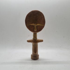 茶色のアシャンティ アクアバ（豊穣の偶像）、3D プリントされたアフリカの彫像、アシャンティ部族の置物、結婚祝いのアイデア、西アフリカの芸術、ケンテ ドレス