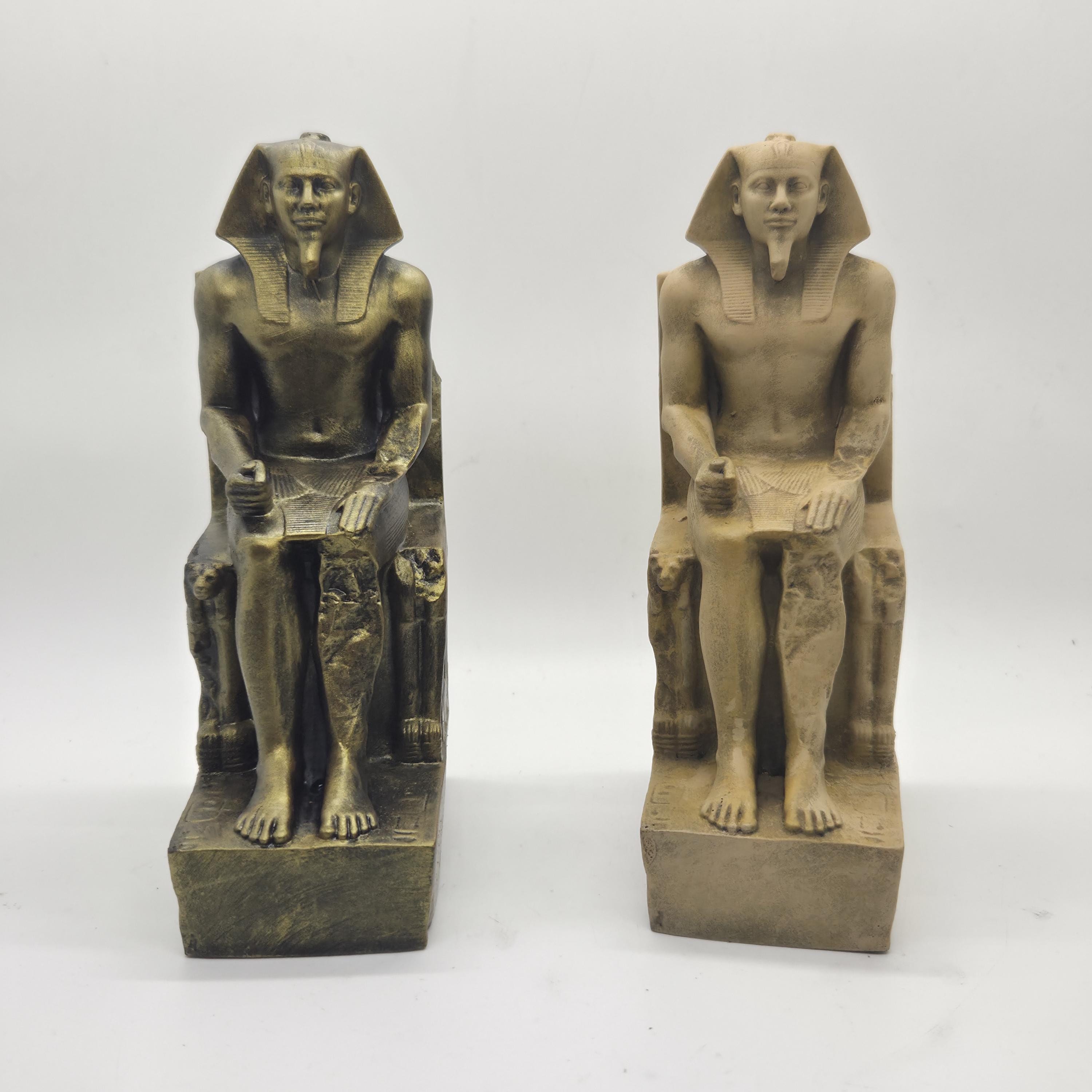 3Dプリントされたファラオ「カフラー王」、ホルス・ファルコン像と共に