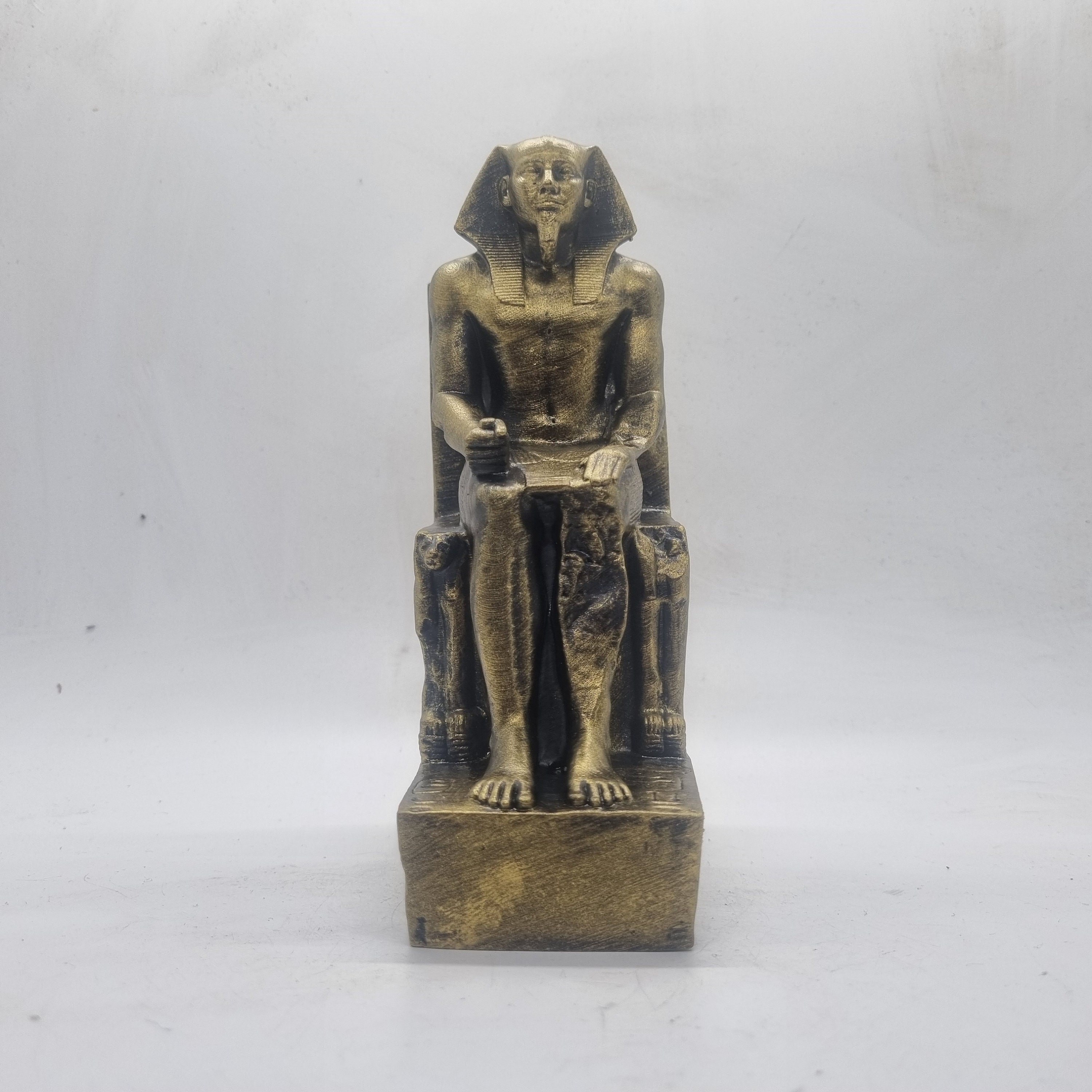 金色のファラオ「カフラー」、エジプトの像、樹脂彫刻。古代エジプトの