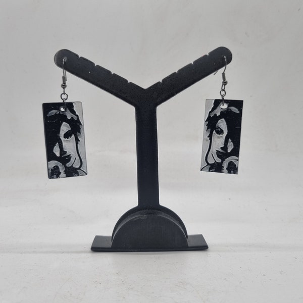 Boucles d’oreilles pop art Amy Winehouse., icône de la musique britannique, idée cadeau amateur de jazz, pop art imprimé en 3D, visage noir et blanc, star musicale britannique