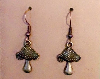 Pendientes de hongo de latón y cobre