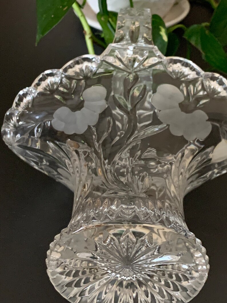 Stunning Basket princess House Crystal Basket Brand New. Etched Floral
