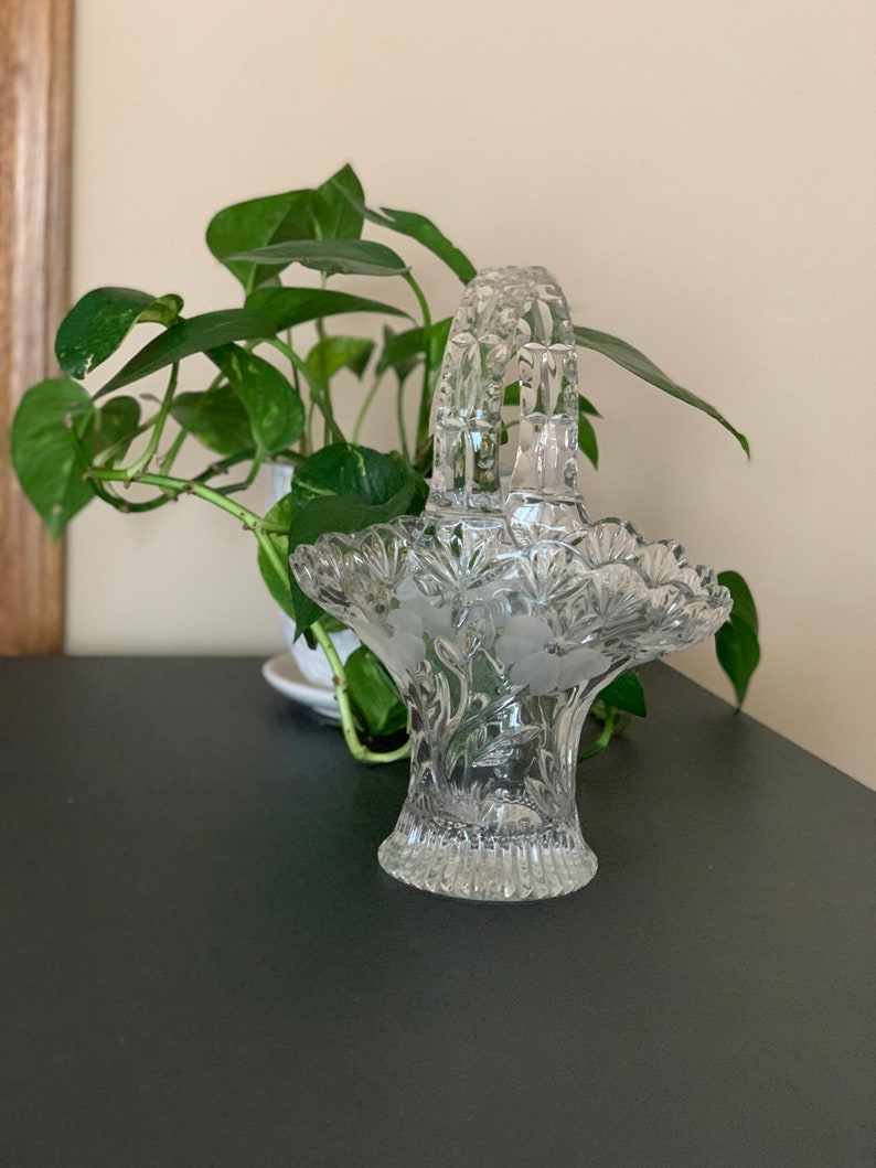 Stunning Basket princess House Crystal Basket Brand New. Etched Floral