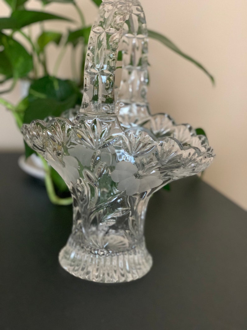 Stunning Basket princess House Crystal Basket Brand New. Etched Floral