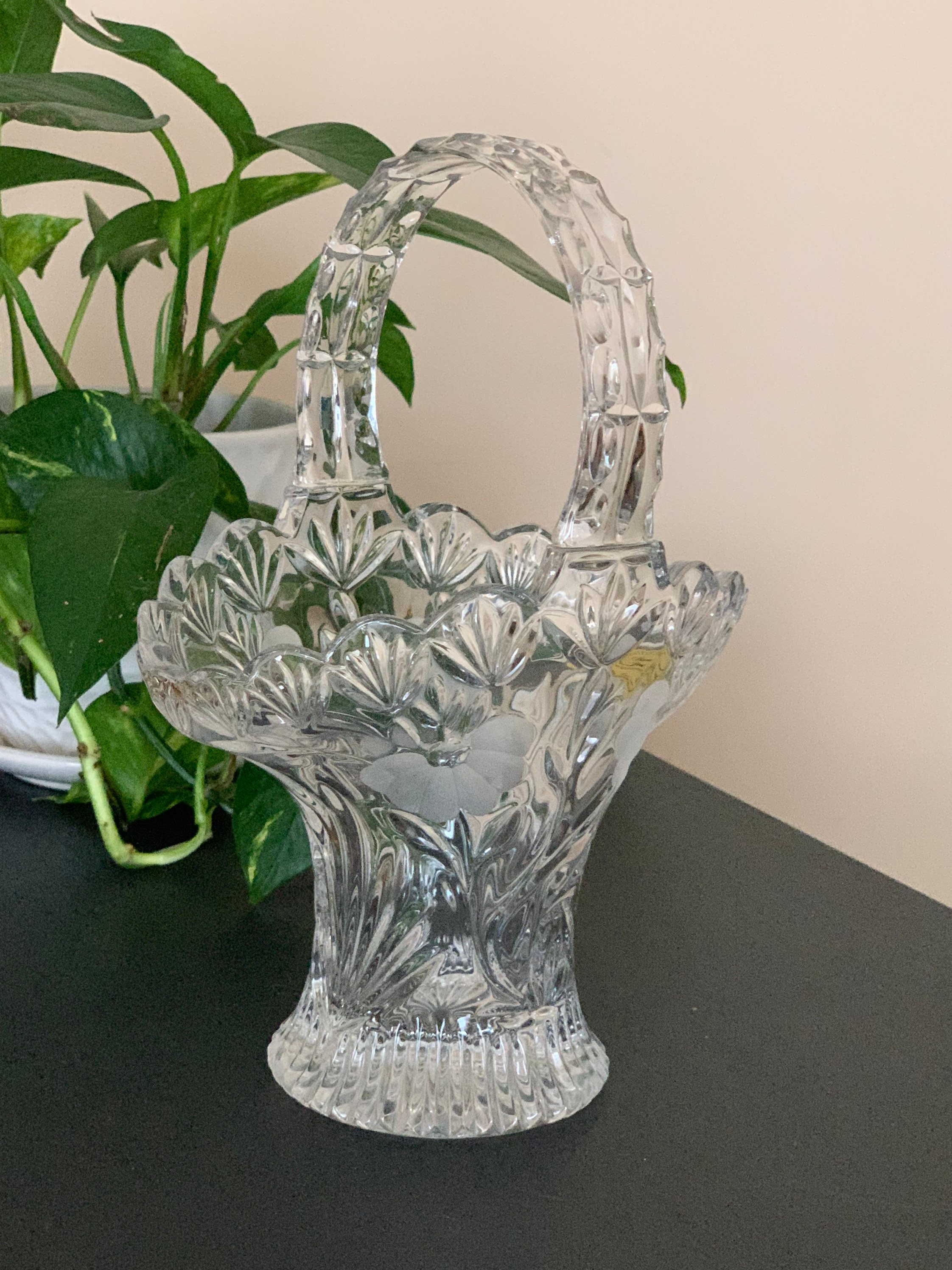 Stunning Basket princess House Crystal Basket Brand New. Etched Floral