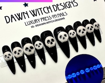 LISTO PARA ENVIAR / Uñas largas de aguja / Talla mediana / Uñas de calavera negras que brillan en la oscuridad / Uñas de Halloween 3D / Uñas espeluznantes y lindas