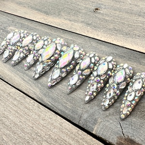 Presse bling bling strass argentée | Ongles de luxe scintillants | Manucure argentée | Ongles de luxe peints à la main