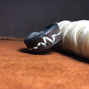 Herzschlag Design, Lederring, Minimalistischer Ring, Qualität Lederring, Ehering, Herrenring, Damenring, Leder Geschenk, Handgefertigter Ring