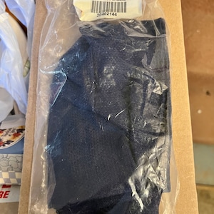 May include: A blue fabric liner for a Longaberger Serve It Up dish. The liner has the Longaberger logo and the text "LINER-SERVE IT UP-INDIGO" and the product number "20402144".
