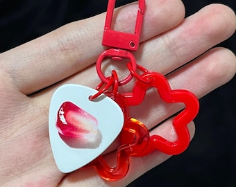 Llavero de púa de guitarra de granada con cierre giratorio rojo y dije de estrella, regalo de Año Nuevo, para músicos, artistas y miembros de bandas.