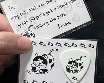Chubby Cat Chasing Mouse Guitar Pick with Black-and-White Doodle Art, Rhythm Practice Pick for Guitar , Music Lover Gift, Funny Gift Idea