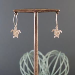 Turtle silver hoop earrings, miniature turtle earrings, silver turtle, original design, sterling silver, cartoon animal, original jewelry