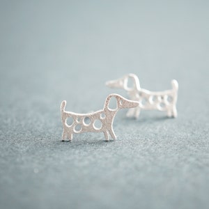 Zilveren puppyoorbellen, hondenoorbellen, puppystekers, kleine oorbellen in dierlijke vorm, teckelstekers, schattige studs, origineel ontwerp