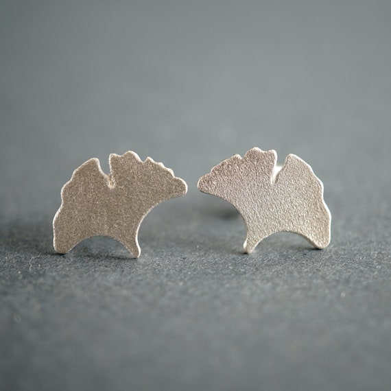 Ginkgo leaf silver earrings, leaf earrings, ginkgo studs, floral shape small earrings, sterling silver post earrings, original design jewel