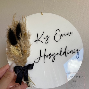 Door sign with dried flowers or pearls | Custom text | Kız Evine Hoşgeldiniz | Kız Evi Naz Evi | Welcome sign | Acrylic glass image 3