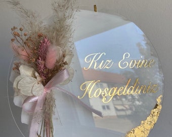 Door sign with dried flowers or pearls | Custom text | Kız Evine Hoşgeldiniz | Kız Evi Naz Evi | Welcome sign | Acrylic glass
