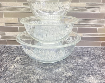 Vintage Pyrex Colonial Mist Mixing Bowl Set of 3 White Daisy Pyrex 325