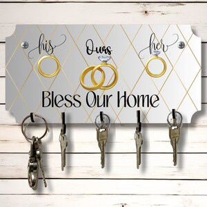 He's Her's Ours, huwelijksverjaardag, gepersonaliseerde sleutelhouder voor wandrekhouder 10 x 5 inch Bless Our Home, gesublimeerd mdf-houten bord