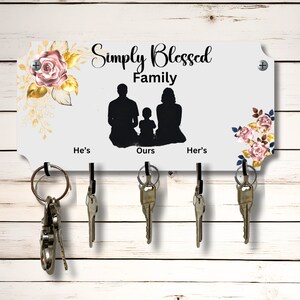 Simply Blessed Family, Hès Her's Ours Key Wall Rack Holder Organizer 10" x 5" MDF gesublimeerd houten bord