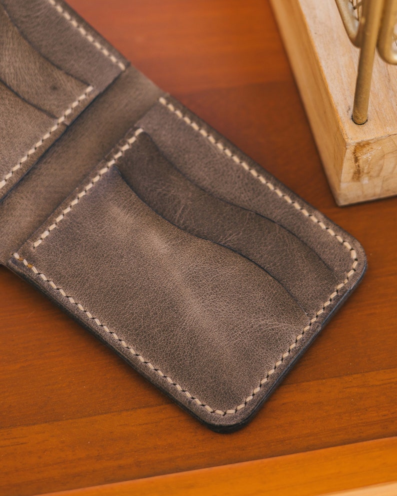 Cartera clásica personalizada para hombre / Cartera de cuero genuino hecha a mano / Cartera de cuero para hombre / Cartera de cuero plegable para hombre imagen 4