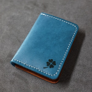 Carteira de couro azul fina personalizada - Porta-cartões de couro minimalista para homens e mulheres, feito à mão, pronto para presente, durável e compacto