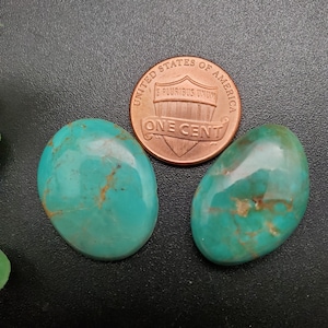 ナンバー 8 ターコイズ カボションのユニークな美しさ、28 x 18 x 4 MM