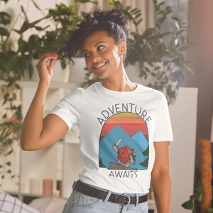 Adventure Awaits: Camiseta de algodón unisex / Regalos DND / Dragones y mazmorras / D&D / Regalos Dungeon Master