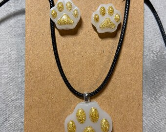 White/Gold Pawprint Ear Stud and Necklace set