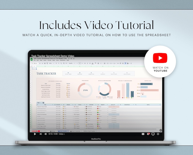 K&ouml;nnte beinhalten: Ein MacBook Pro-Laptop zeigt ein Demo-Video einer Task-Tracker-Tabelle. Der Bildschirm zeigt eine Tabelle mit Diagrammen und Daten, einschlie&szlig;lich des Textes "TASK TRACKER". Ein YouTube-Symbol mit dem Text "WATCH ON YOUTUBE" befindet sich oben rechts.