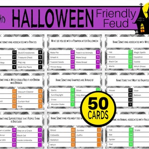 Puede incluir: Un juego de 50 cartas de juego con temática de Halloween con fondos de patrones en blanco y negro. Cada carta presenta una pregunta y una respuesta relacionadas con Halloween. Las cartas están impresas en cartulina blanca con acentos verdes, naranjas y morados.