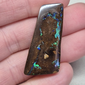 Stunning, bright boulder opal