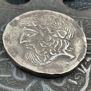 very unique Ancient Greek king in sterling silver coin good condition