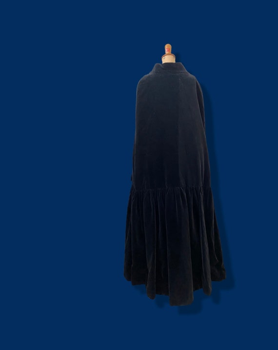 VintageOpera cape/plush silk velvet, beaded butto… - image 9