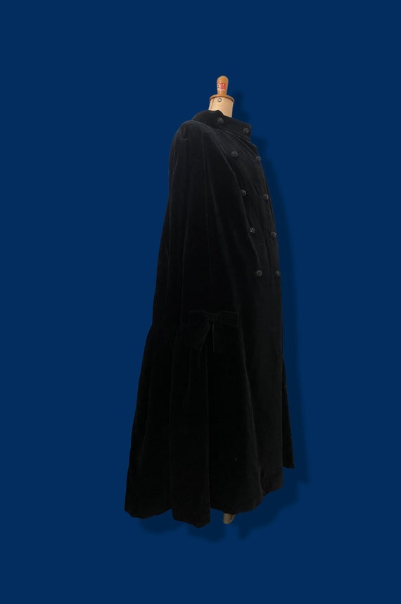 VintageOpera cape/plush silk velvet, beaded butto… - image 7