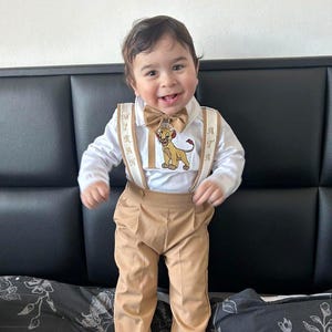 Conjunto de traje personalizado para el primer cumpleaños de niño, traje personalizado para el primer cumpleaños del Rey León de Disney, camisa con monograma de Simba, esmoquin corto para el primer cumpleaños de Disney